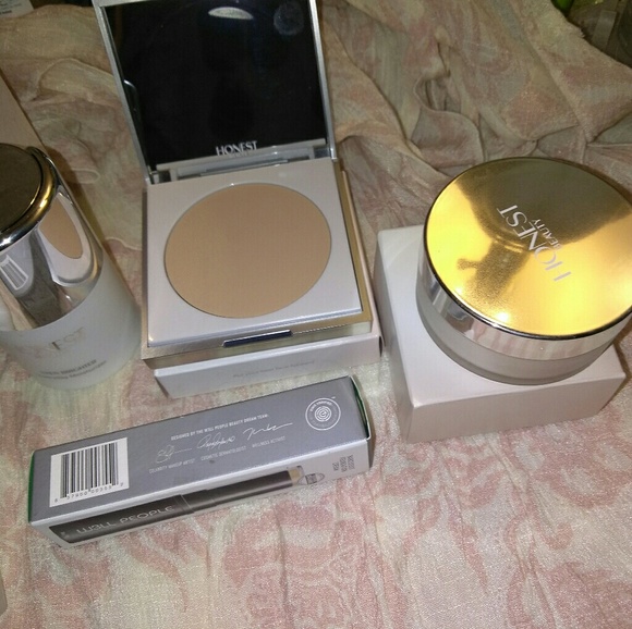 Honest Beauty and W3ll People cosmetics - Picture 3 of 5